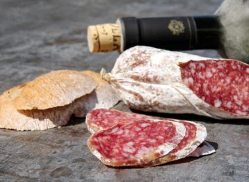 Aufgeschnittene Salami
