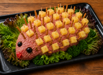 Mettigel Hawaii auf einem Backblech angerichtet. KI-generiert.