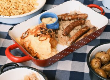 Entdecken Sie, was auf dem Oktoberfest auf den Teller kommt: von knusprigem Hendl und saftiger Haxe bis zu Weißwurst und neuen Wiesn-Spezialitäten.