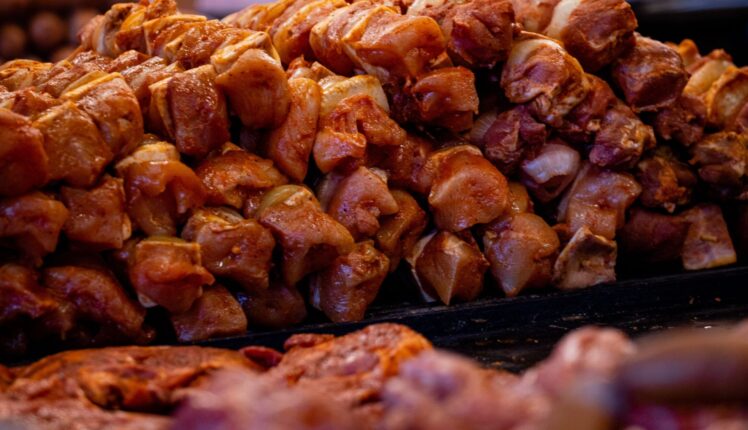 Grillfleisch verwerten leicht gemacht: Erfahren Sie, wie Sie aus übrigem mariniertem Grillfleisch vom Vortag neue leckere Mahlzeiten zubereiten können.