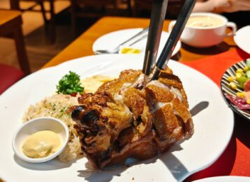 Schweinehaxe knusprig zubereiten: So gelingt die Haxe im Backofen oder Airfryer. Sie erhalten außerdem Tipps zu Fleischstück, Kruste und Herkunft.