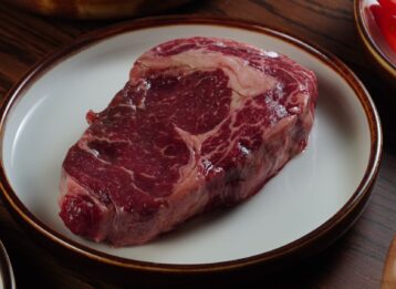 Was bedeutet Wet Aged? Erfahren Sie, wie die Reifung im Vakuum funktioniert, welche Vorteile sie bietet und wie sie sich von Dry Aged unterscheidet.