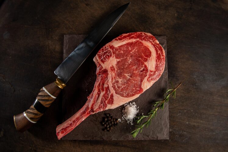 Was ist Hochrippe? Erfahren Sie mehr über Prime Rib und Prime Rib Steak sowie über Rezepte, Kerntemperatur, Grillen und richtiges Garen.