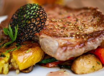 Hüftsteak im Überblick: Erfahren Sie mehr über Herkunft, Nährwerte, Zuschnitt und den Unterschied zwischen Hüftsteak und Rumpsteak.
