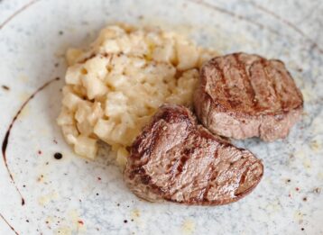 Was ist Rinderfilet? Erfahren Sie mehr über Teilstücke, Rinderfilet-Rezepte, passende Beilagen und Soßen sowie argentinisches Rinderfilet. Jetzt lesen!